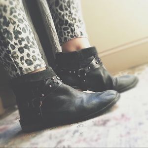 Boots Rustic and Boot Straps HP🌵Highly Distressed